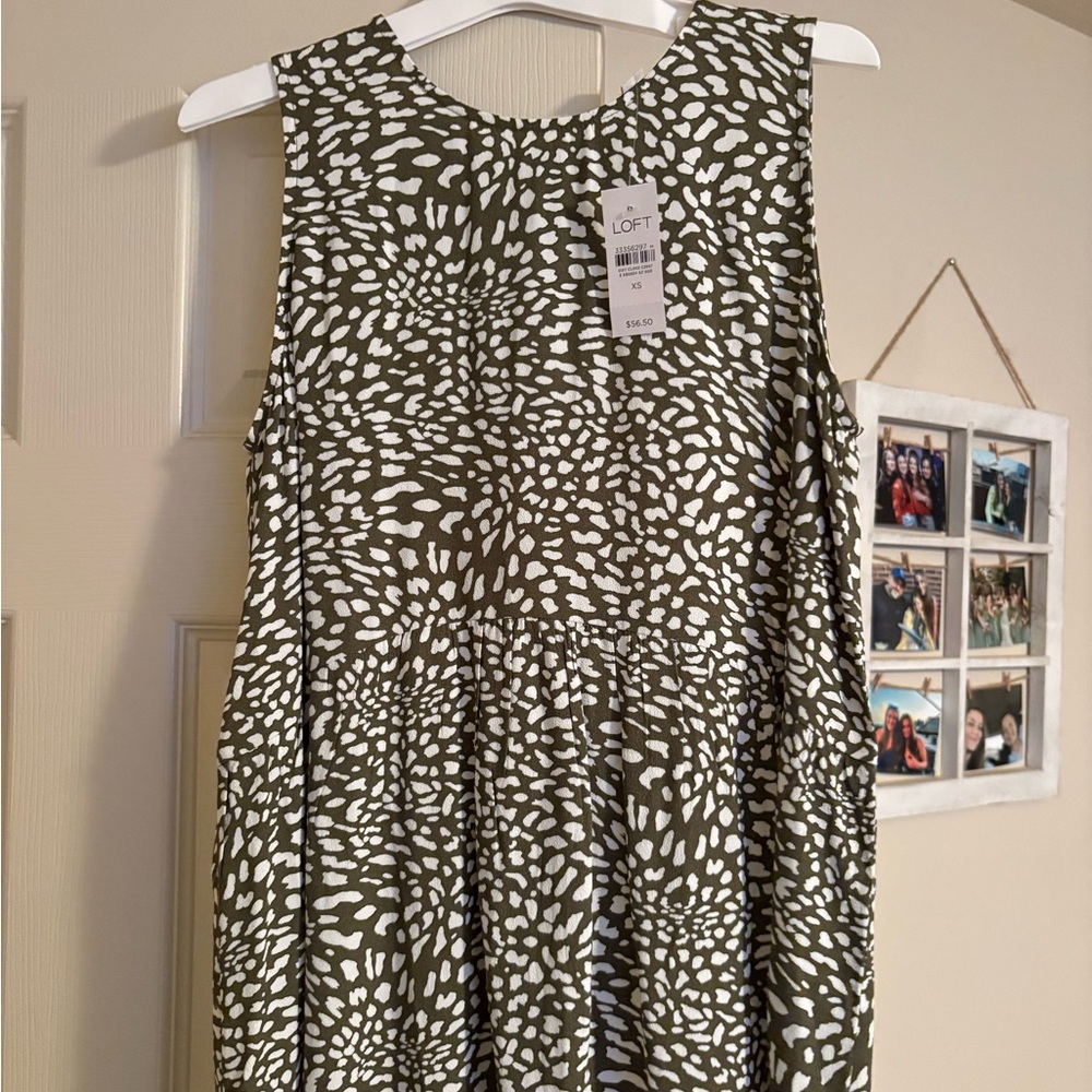 LOFT Olive and White Abstract Tank Top